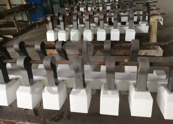 Diversi tipi di materiali e soluzioni antiusura versatili per martelli da utilizzare in diverse applicazioni